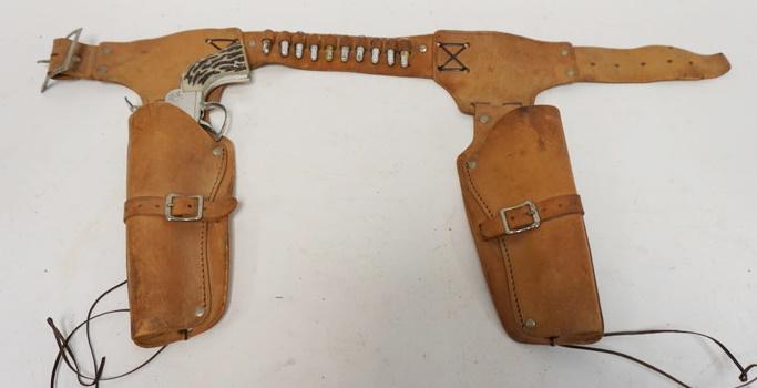 ATIQUE MATTEL FANNER 50 HOLSTERS AND FANNER TOY CAP GUN: ATIQUE MATTEL FANNER 50 HOLSTERS AND FANNER TOY CAP GUN