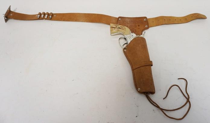 ANTIQUE MATTEL FANNER 50 TOY CAP GUN IN HOLSTER: ANTIQUE MATTEL FANNER 50 TOY CAP GUN IN HOLSTER