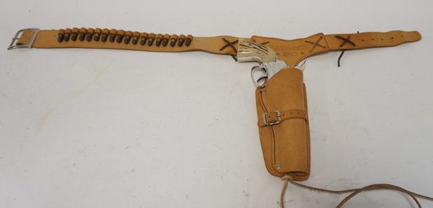 ANTIQUE MATTEL FANNER 50 TOY CAP GUN IN HOLSTER: ANTIQUE MATTEL FANNER 50 TOY CAP GUN IN HOLSTER