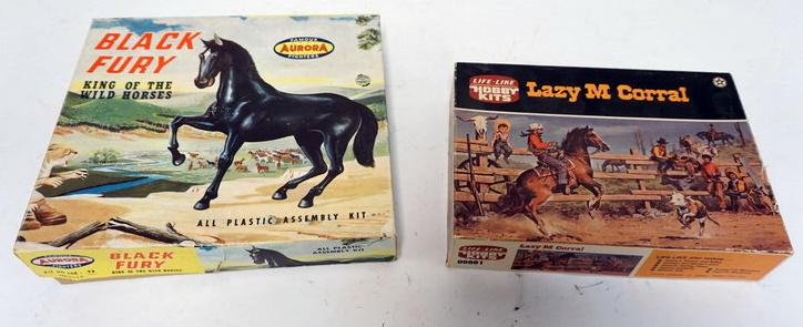 2 VINTAGE WESTERN MODEL KITS: 2 VINTAGE WESTERN MODEL KITS