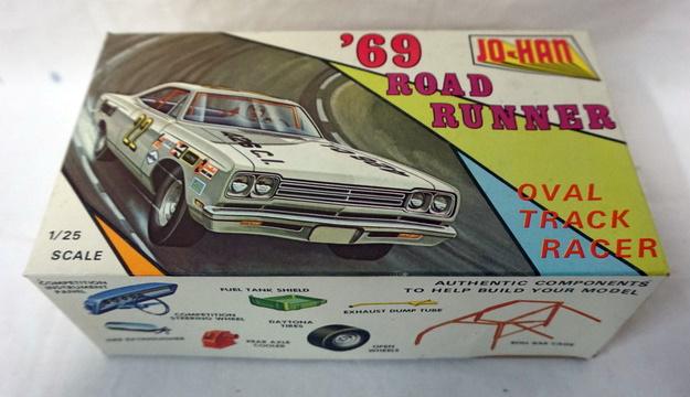 JO HAN 69 ROAD RUNNER MODEL CAR KIT: JO HAN 69 ROAD RUNNER MODEL CAR KIT, KITS ARE POSSIBLY COMPLETE, NOT GUARANTEED