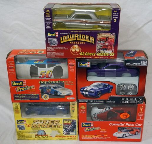 5 REVELL MODEL KITS: LOT OF 5 REVELL MODEL KITS. KITS ARE POSSIBLY COMPLETE, NOT GUARANTEED