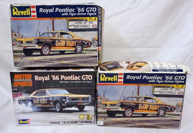 3 REVELL MODEL SNAPTITE MODEL CAR KITS: LOT OF 3 REVELL MODEL CAR KITS, 66 PONTIAC GTO. KITS ARE POSSIBLY COMPLETE, NOT GUARANTEED