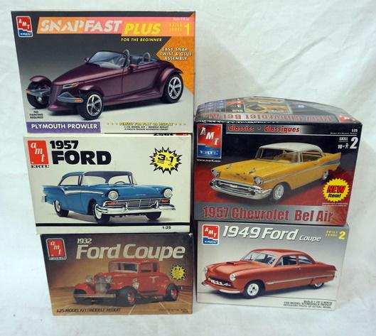 5 AMT AND ERTL MODEL CAR KITS: LOT OF 5 AMT AND ERTL MODEL CAR KITS. KITS ARE POSSIBLY COMPLETE, NOT GUARANTEED