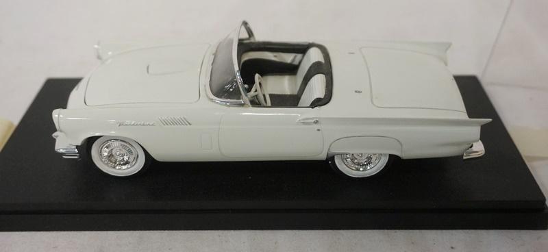 57 THUNDERBIRD MODEL KIT BUILT IN CASE: 57 THUNDERBIRD MODEL KIT BUILT IN DISPLAY CASE