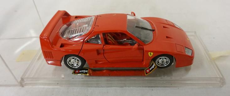 BURAGO FERRARI F40 DIE CAST MODEL CAR: 1987 BURAGO FERRARI F40 DIE CAST MODEL CAR BUILT IN DISPLAY CASE