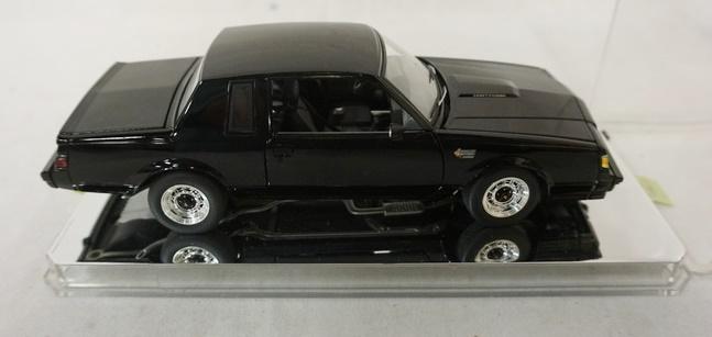 DIE CAST BUICK GRAND NATIONAL MODEL BUILT IN CASE: DIE CAST 1986 BUICK GRAND NATIONAL BUILT MODEL KIT IN DISPLAY CASE