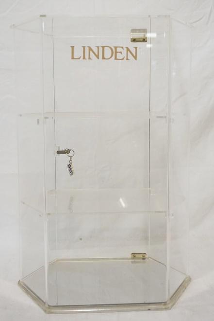 3 TIER PLASTIC DISPLAY SHOWCASE W/ A LOCKING DOOR: THREE TIER LINDEN PLASTIC DISPLAY SHOW CASE W/ A LOCKING DOOR & KEY. 23 IN X 16 IN 10 3/4 IN DEEP