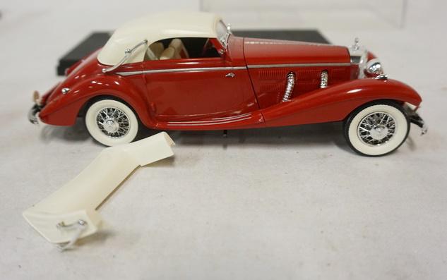 VINTAGE 1936 FORD COUPE MODEL KIT BUILT IN CASE: VINTAGE 1936 FORD COUPE MODEL CAR KIT BUILT IN DISPLAY CASE