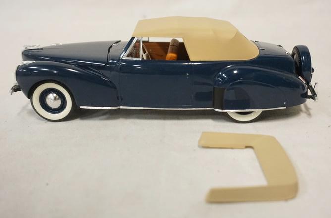 1941 LINCOLN MODEL KIT BUILT IN CASE: 1941 LINCOLN MODEL CAR KIT BUILT IN DISPLAY CASE