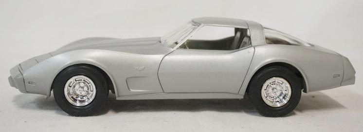 1978 CORVETTE MODEL KIT BUILT IN CASE: 1978 CORVETTE MODEL CAR KIT BUILT IN DISPLAY CASE