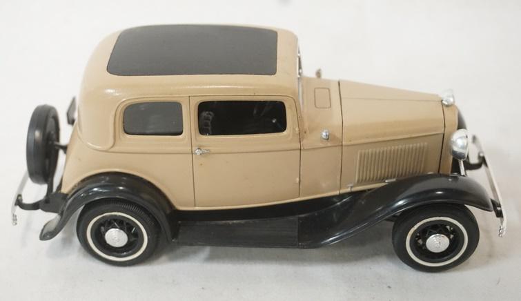 1932 FORD VICKY MODEL KIT BUILT IN CASE: 1932 FORD VICKY MODEL CAR KIT BUILT IN CASE