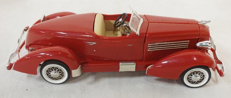 1935 AUBURN BOAT TAIL MODEL KIT BUILT IN CASE: 1935 AUBURN BOAT TAIL CLASSIC CAR MODEL KIT BUILT IN DISPLAY CASE