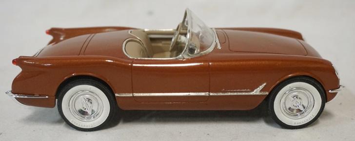 VINTAGE 1955 THUNDERBIRD MODEL KIT BUILT IN CASE: VINTAGE 1955 THUNDERBIRD MODEL CAR KIT BUILT IN DISPLAY CASE