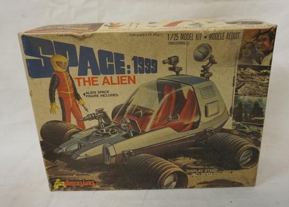 FUN DIMENSIONS SPACE 1999 *THE ALIEN* MODEL KIT: FUN DIMENSIONS SPACE 1999 *THE ALIEN* MODEL KIT. POSSIBLY COMPLETE NOT GUARANTEED