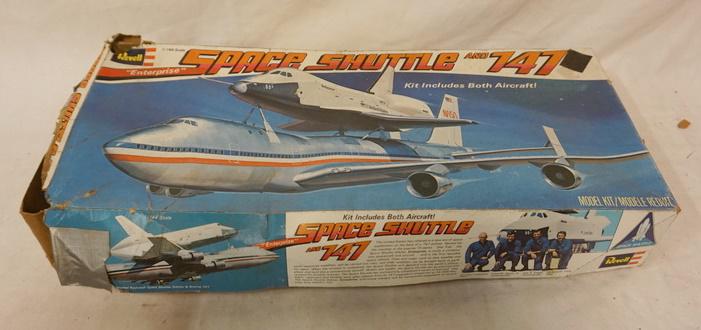REVELL SPACE SHUTTLE & 747 MODEL KIT: REVELL SPACE SHUTTLE & 747 MODEL KIT, BOX IS WORN. POSSIBLY COMPLETE NOT GUARENTEED