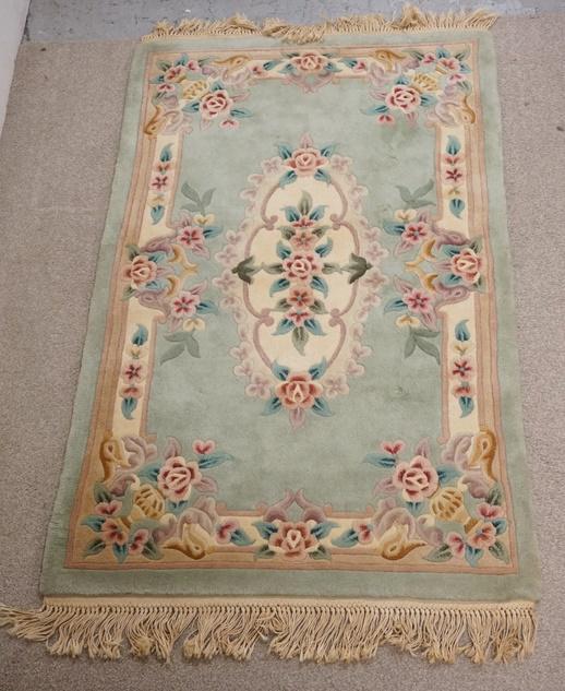 FLORAL WOVEN THROW RUG: FLORAL WOVEN THROW RUG, 59 IN X 42 IN