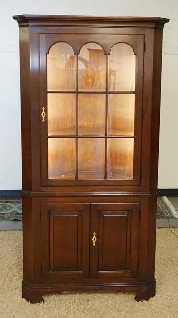 LEXINGTON OLD TOWNE BLACK CHERRY CORNER CABINET: LEXINGTON OLD TOWNE BLACK CHERRY CORNER CABINET W/INTERIOR LIGHTING, 77 IN HIGH