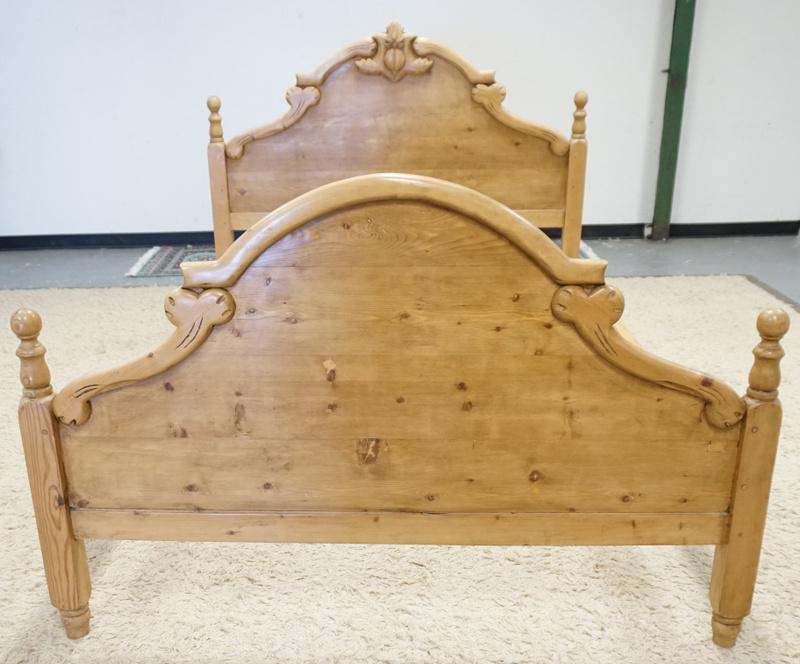 QUEEN SIZE SCRUB PINE BED: QUEEN SIZE SCRUB PINE BED