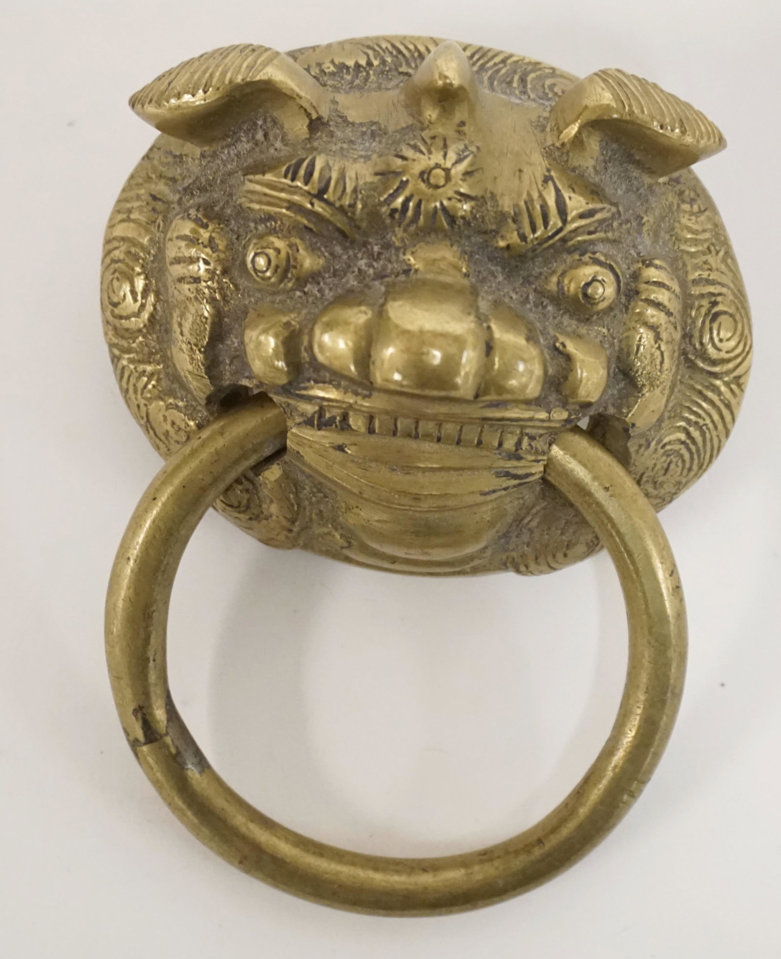 BRASS FOO DOG DOOR KNOCKER: BRASS FOO DOG DOOR KNOCKER. 3 1/2 IN W 4 1/2 IN L