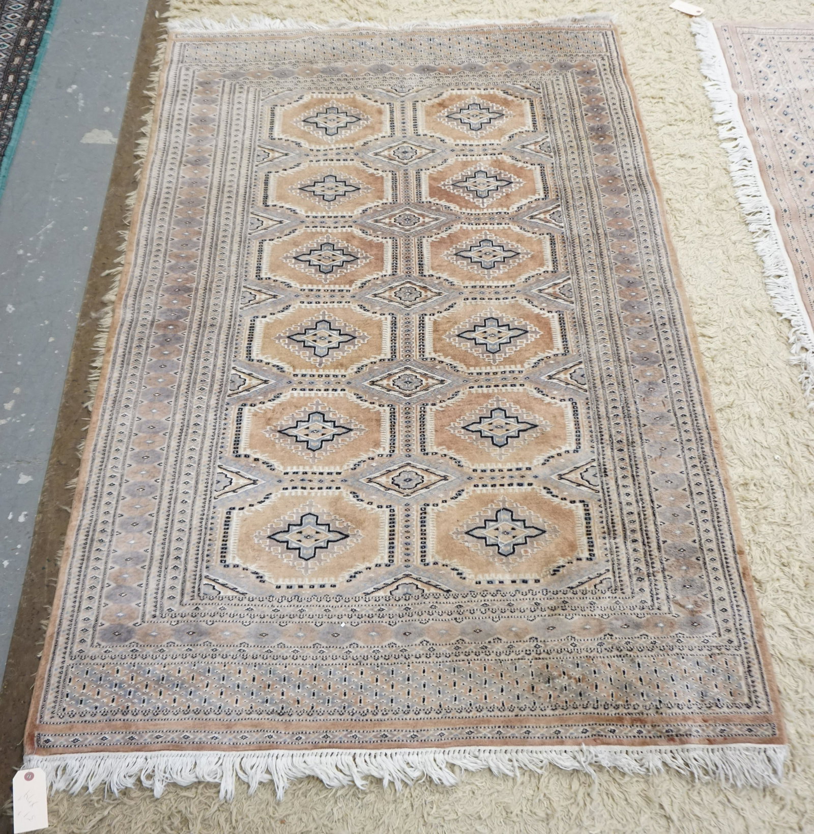 ORIENTAL THROW RUG: ORIENTAL THROW RUG, 51 IN X 74 IN