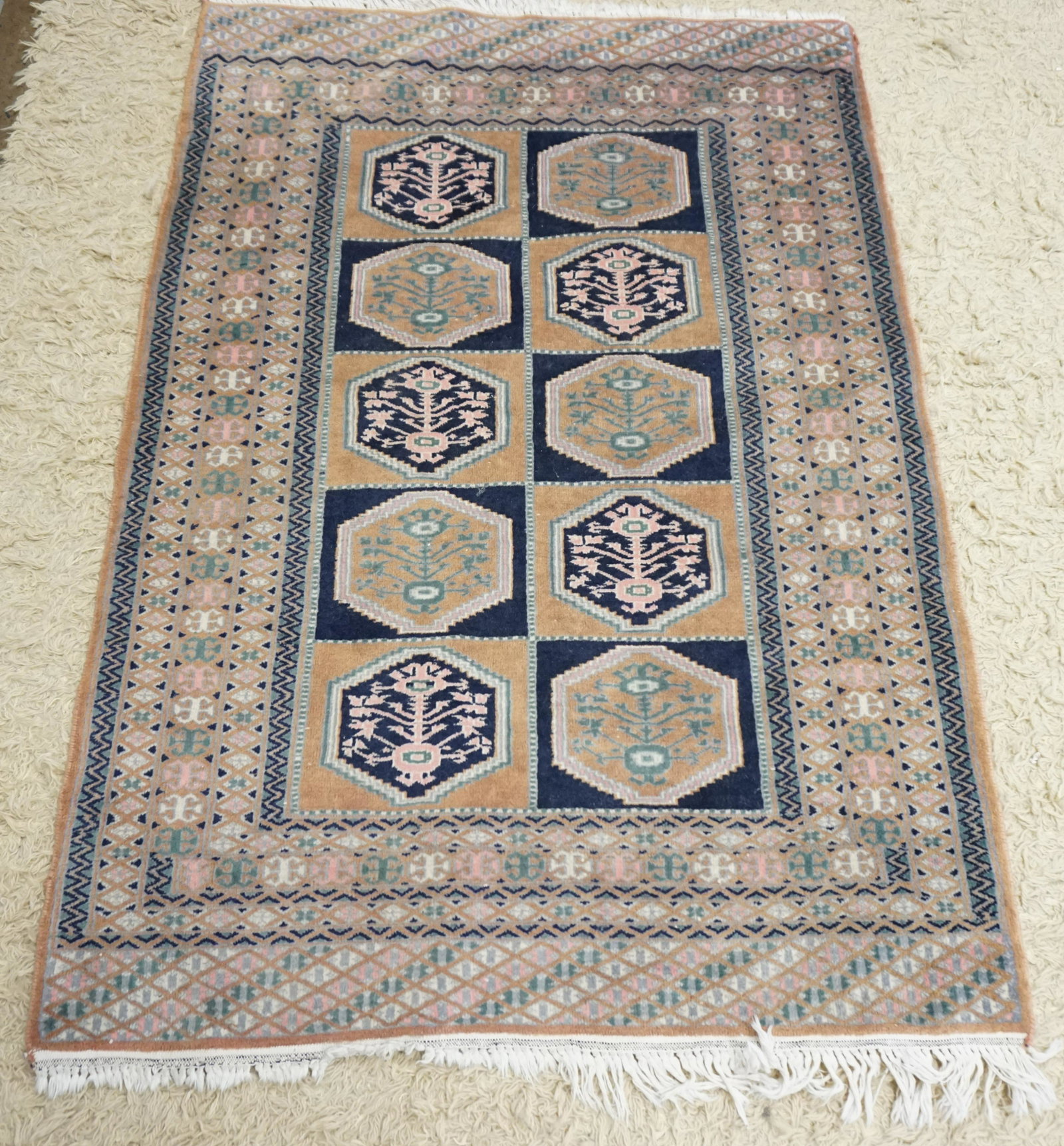 ORIENTAL THROW RUG: ORIENTAL THROW RUG, 39 IN X 56 IN
