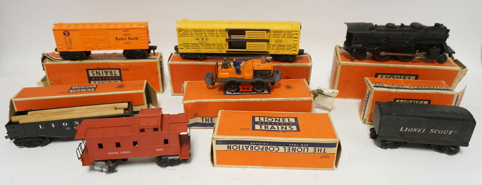 LIONEL TRAIN SET: LIONEL TRAIN SET, 1110 LOCOMOTIVE, NO 50 GANG CAR & OTHERS, ALSO INCLUDES TRACK