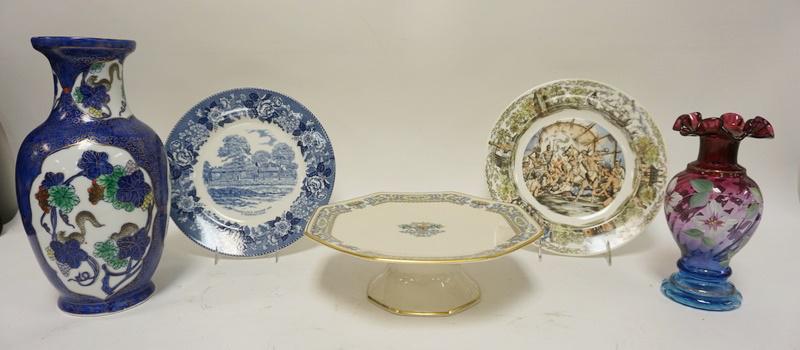 5 PIECE LOT, LENOX COMPOTE, 2 SOUVINEER PLATES, ASIAN: 5 PIECE LOT, LENOX COMPOTE, 2 SOUVINEER PLATES, ASIAN VASE, FENTON VASE