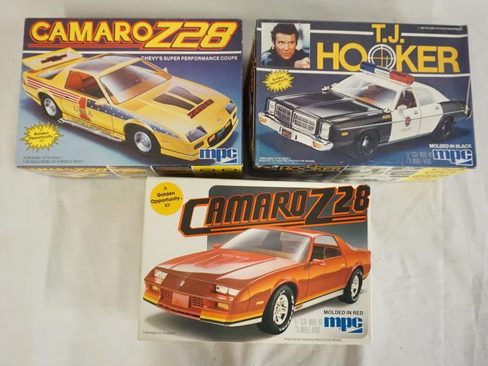 LOT OF 3 MPC *GOLDEN OPPORTUNITY* MODEL CAR KITS: LOT OF THREE MPC *GOLDEN OPPORTUNITY* MODEL CAR KITS. POSSIBLY COMPLETE NOT GUARANTEED.