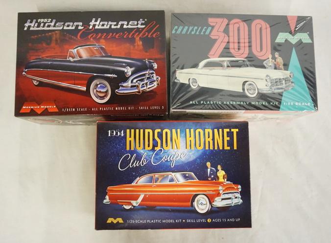 LOT OF 3 MOEBIUS MODELS MODEL CAR KITS (1 of 4)