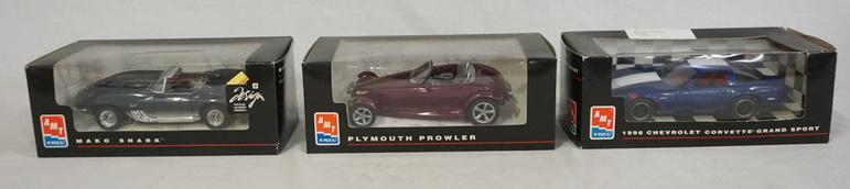LOT OF 3 AMT ERTL MODEL CARS: LOT OF THREE AMT ERTL MODEL CARS INCLUDING A 1996 CHEVROLET CORVETTE GRAND SPORT, A PLYMOTH PROWLER & A MAKO SHARK.