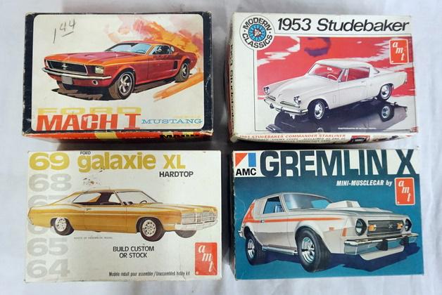 LOT OF 4 AMT MODEL CAR KITS (1 of 3)