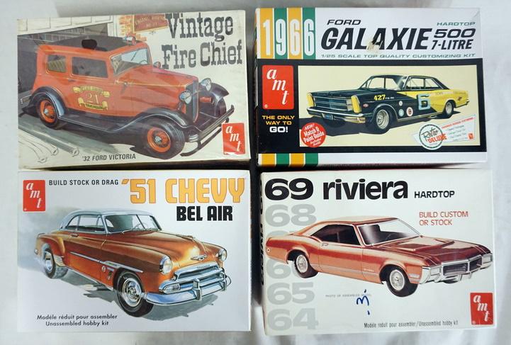 LOT OF 4 AMT MODEL CAR KITS: LOT OF FOUR AMT MODEL CAR KITS. POSSIBLY COMPLETE NOT GUARANTEED.