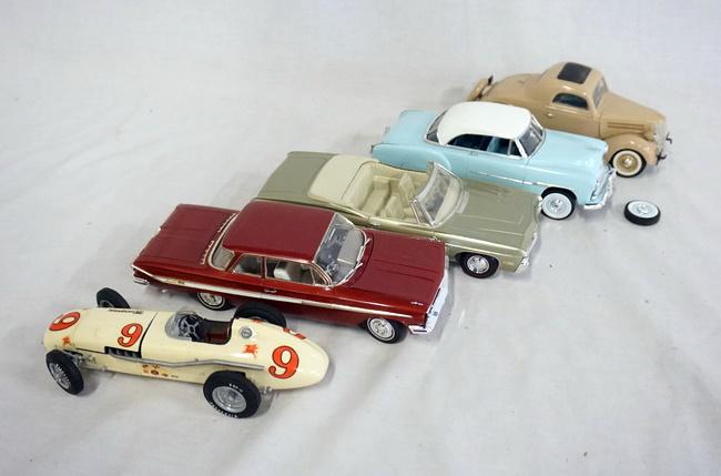 LOT OF 5 BUILT MODEL KITS OF VINTAGE CARS (1 of 4)