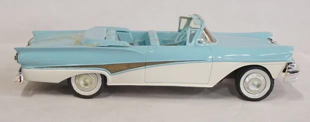 FORD FAIRLANE 500 MODEL CAR (1 of 5)