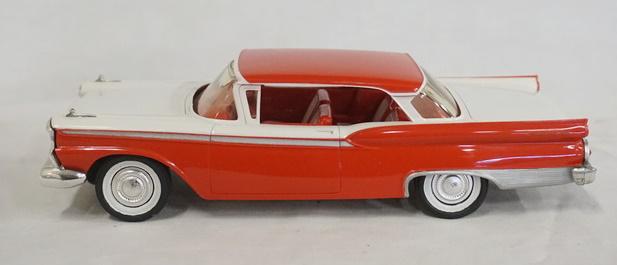 VINTAGE FORD FAIRLANE 500 MODEL (1 of 5)