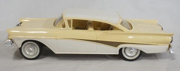 FORD FAIRLANE 500 MODEL CAR (1 of 5)