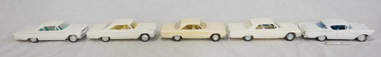 LOT OF 5 BUILT MODELS OF VINTAGE CARS (1 of 3)