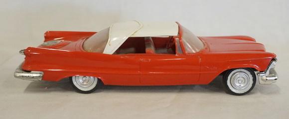PROMOTIONAL 1962 CHRYSLER IMPERIAL MODEL CAR: PROMOTIONAL 1962 CHRYSLER IMPERIAL MODEL CAR. MODEL HAS SOME WARPING TO BODY & WEAR. AS FOUND.