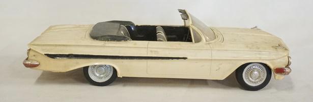 PROMOTIONAL 1961 CHEVROLET MODEL CAR (1 of 5)