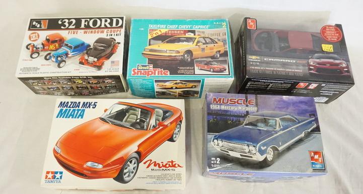 LOT OF 5 MODEL CAR KITS (1 of 3)