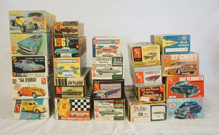 LOT OF 22 VINTAGE AMT MODEL KIT BOXES CONTIANING (1 of 2)