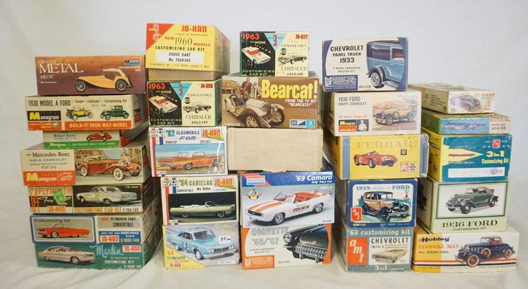LOT OF 27 MODEL CAR KIT BOXES CONTAINING PARTIAL KITS, (1 of 2)