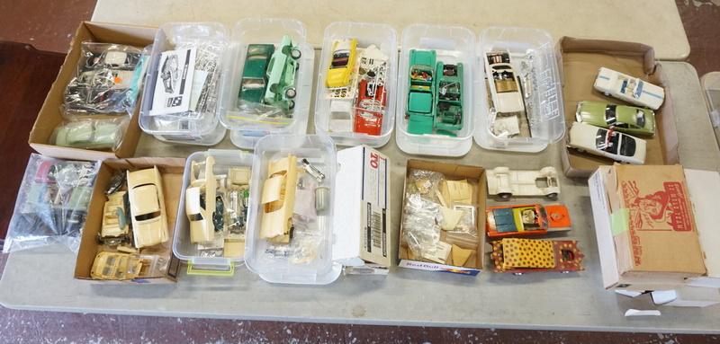 LARGE LOT OF MODEL CARS FOR PARTS/REPAIR, MODEL CAR (1 of 2)