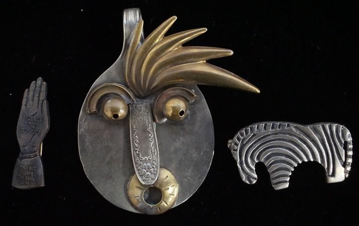 DESIGNER MIXED METAL FACE PENDANT AND 2 PINS (1 of 2)