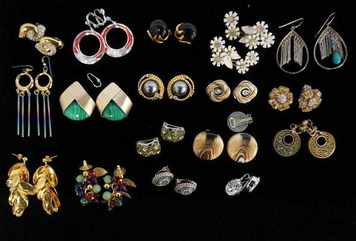 17 PAIRS OF EARRINGS: 17 PAIRS OF EARRINGS INCLUDING 2 REPLICIA, NOLAN MILLER, CORO, MARKED STERLING AND MORE