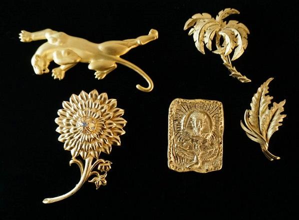 LOT OF 5 GOLD TONE BROOCH PINS (1 of 6)