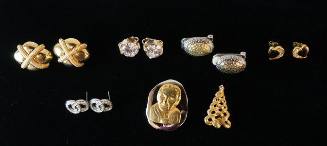 VINTAGE JEWELRY LOT (1 of 4)