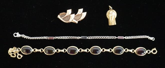 LOT MISC JEWELRY (1 of 3)