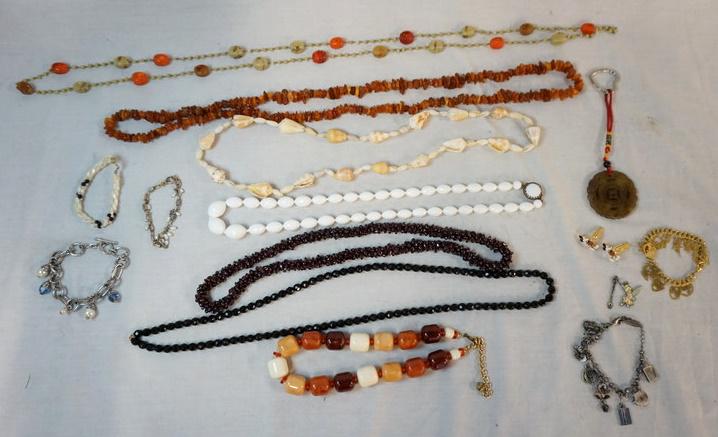 LOT OF COSTUME JEWELRY (1 of 4)